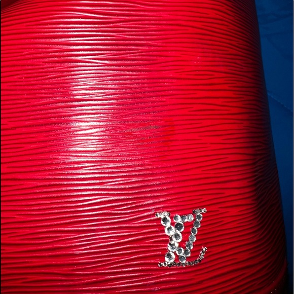 Beautiful Vibrant Red ❤️‍🔥Louis Vuitton Epi Noé customized with rhinestone’s ✨ - Picture 6 of 11